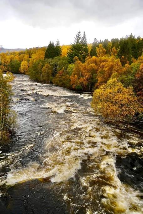 Riverside Lodge In Killiecrankie Bridge of Tilt エクステリア 写真